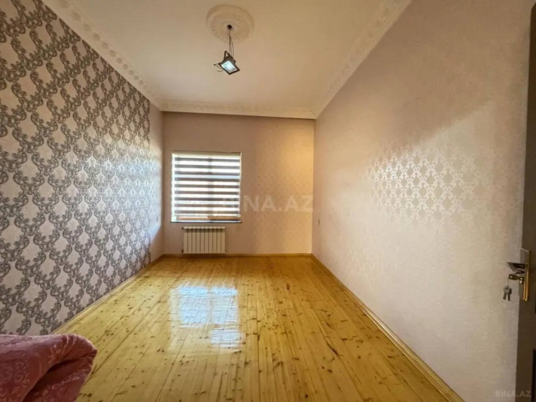 Satılır 5 otaqlı həyət evi 240 m²