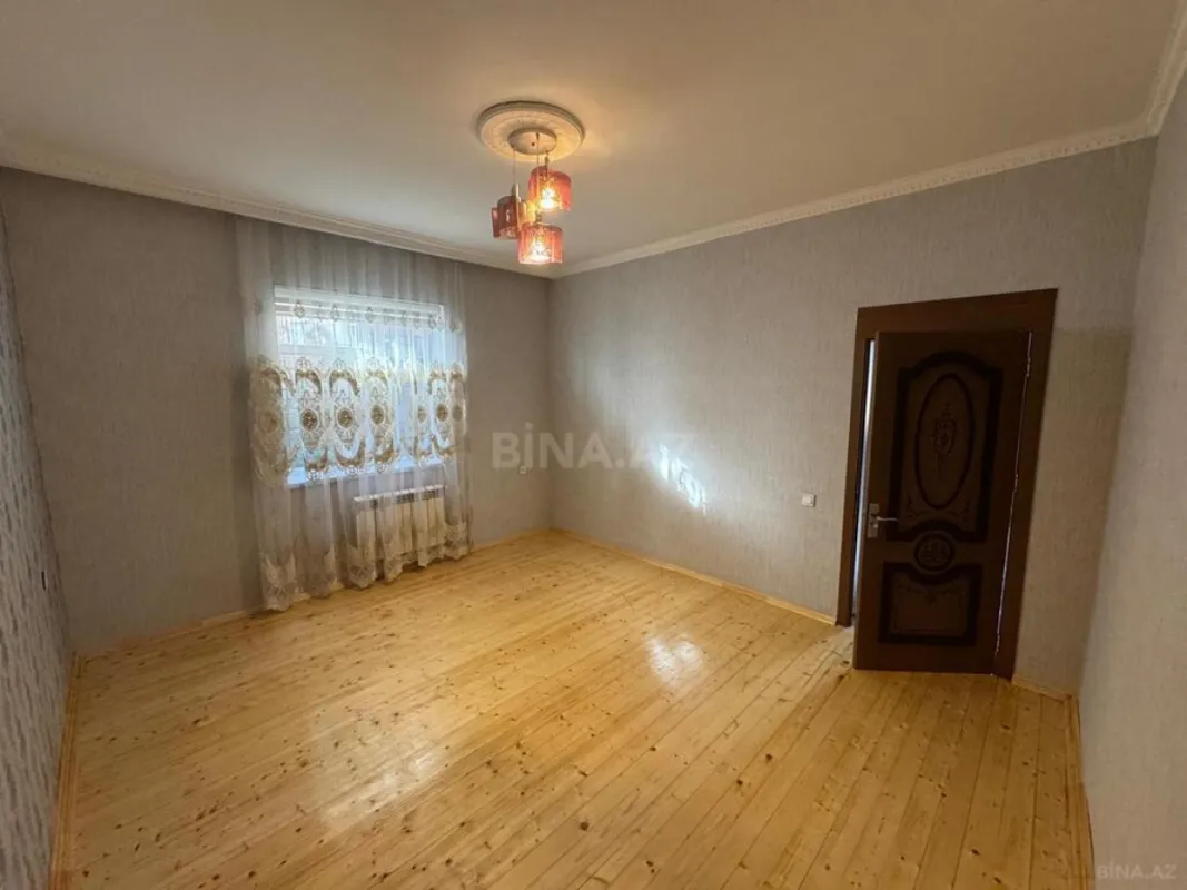 Satılır 5 otaqlı həyət evi 240 m²