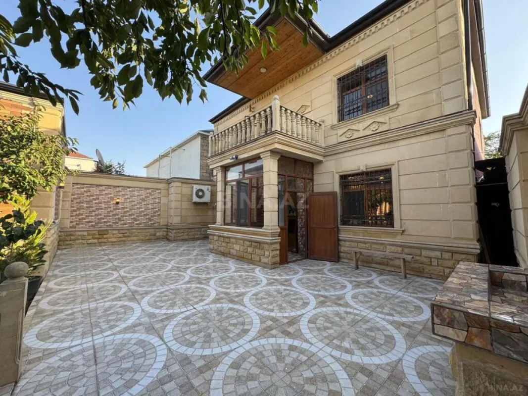 Satılır 5 otaqlı həyət evi 240 m²