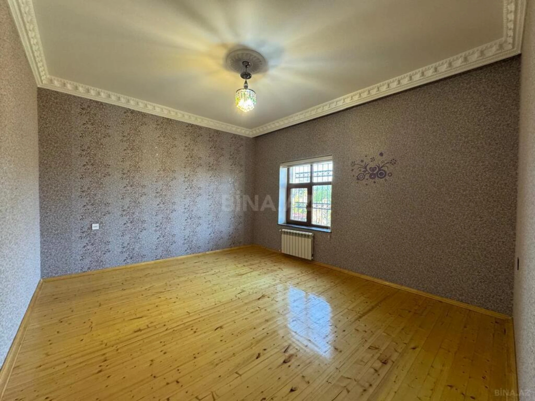 Satılır 5 otaqlı həyət evi 240 m²