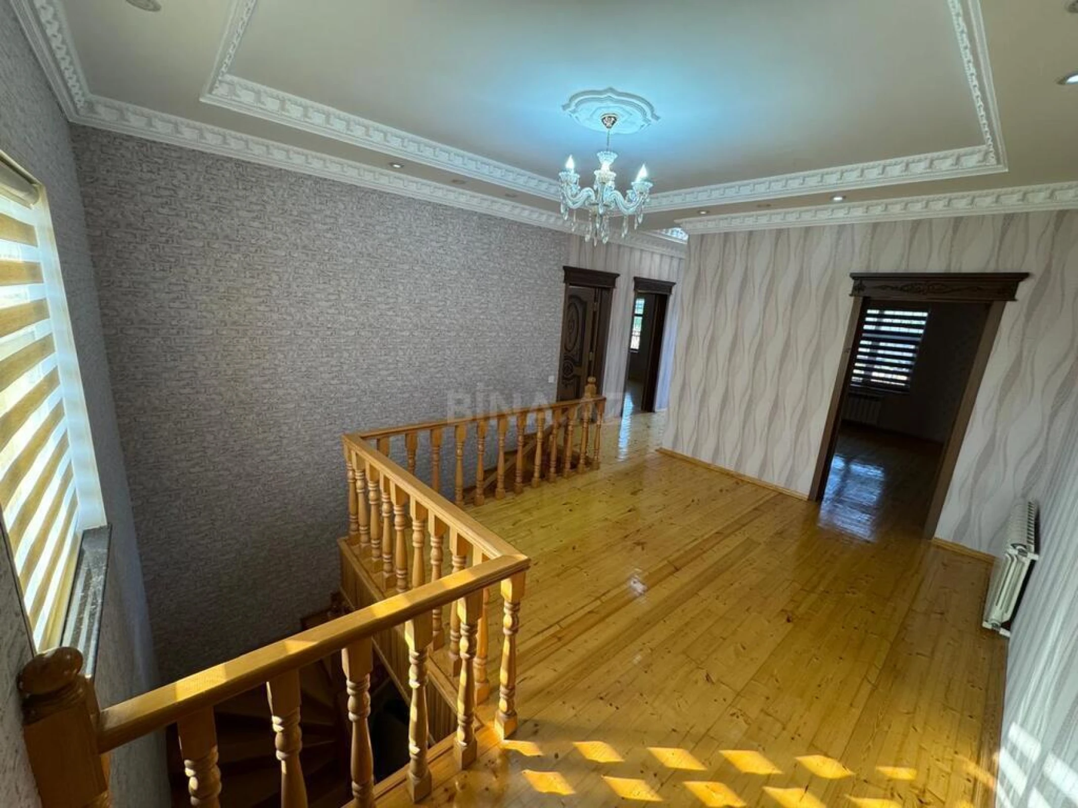 Satılır 5 otaqlı həyət evi 240 m²