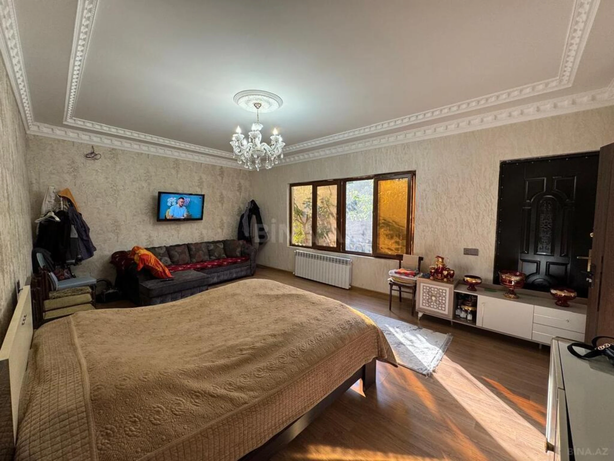 Satılır 5 otaqlı həyət evi 240 m²