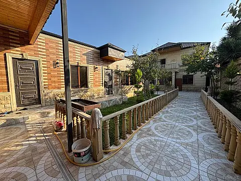 Satılır 5 otaqlı həyət evi 240 m²