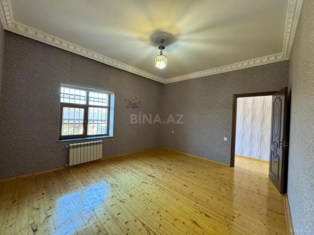 Satılır 5 otaqlı həyət evi 240 m²