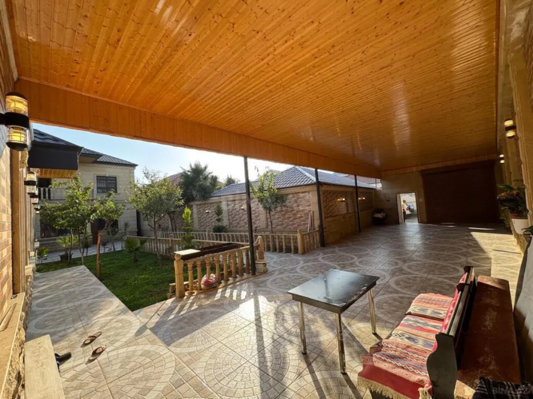 Satılır 5 otaqlı həyət evi 240 m²
