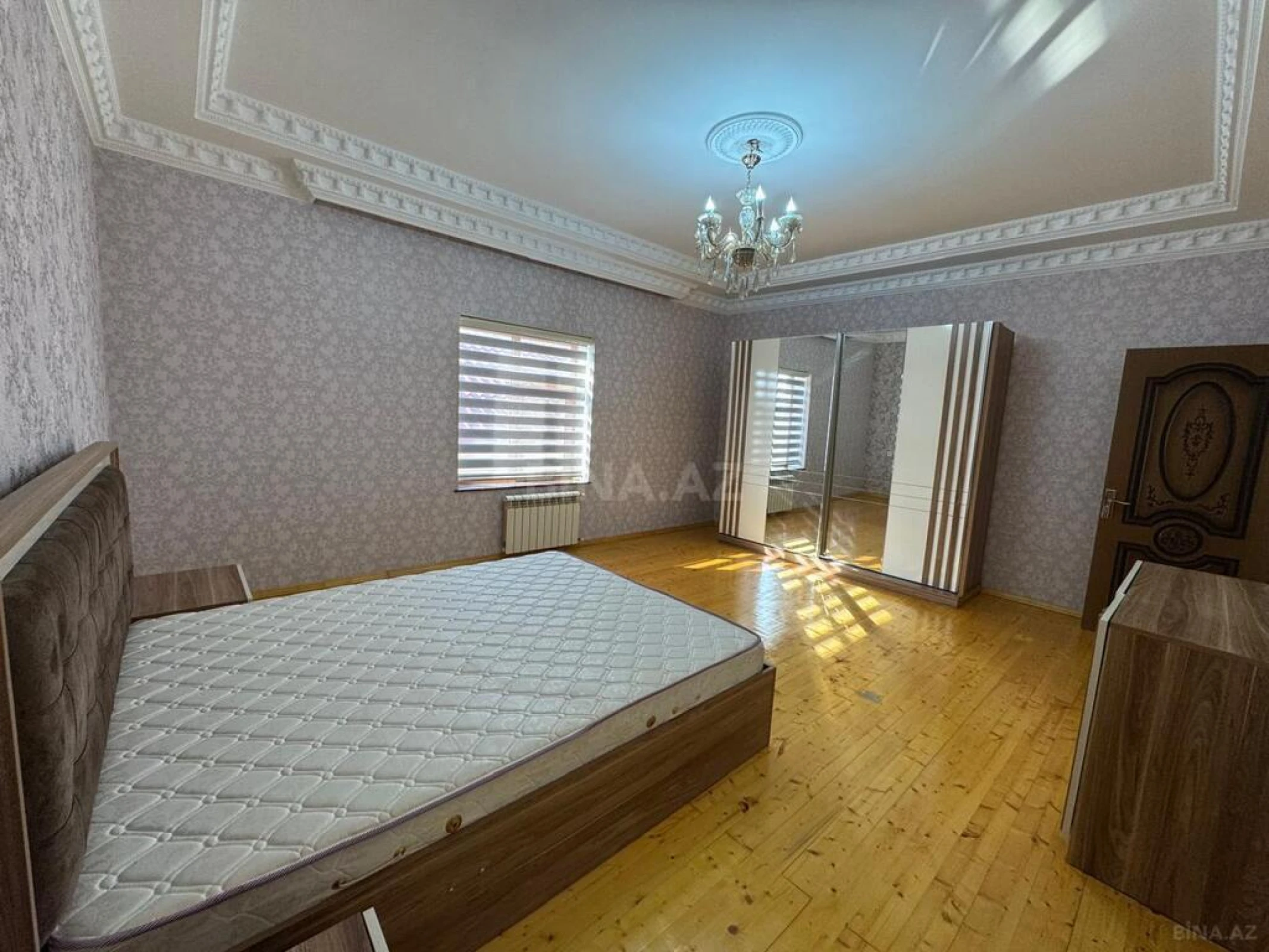 Satılır 5 otaqlı həyət evi 240 m²