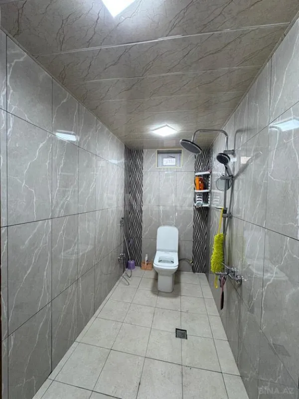 Satılır 5 otaqlı həyət evi 240 m²
