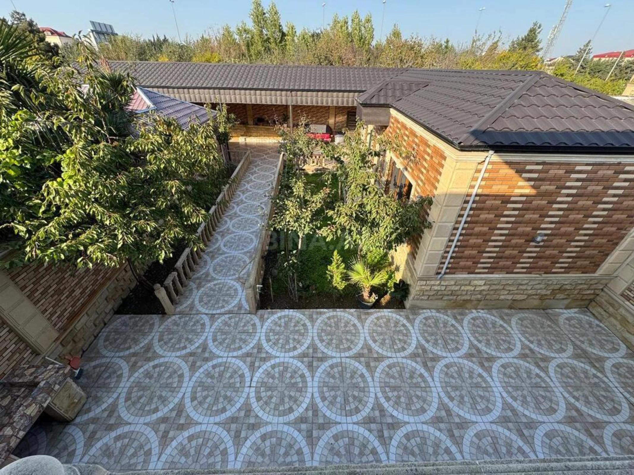 Satılır 5 otaqlı həyət evi 240 m²