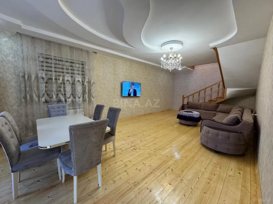Satılır 5 otaqlı həyət evi 240 m²