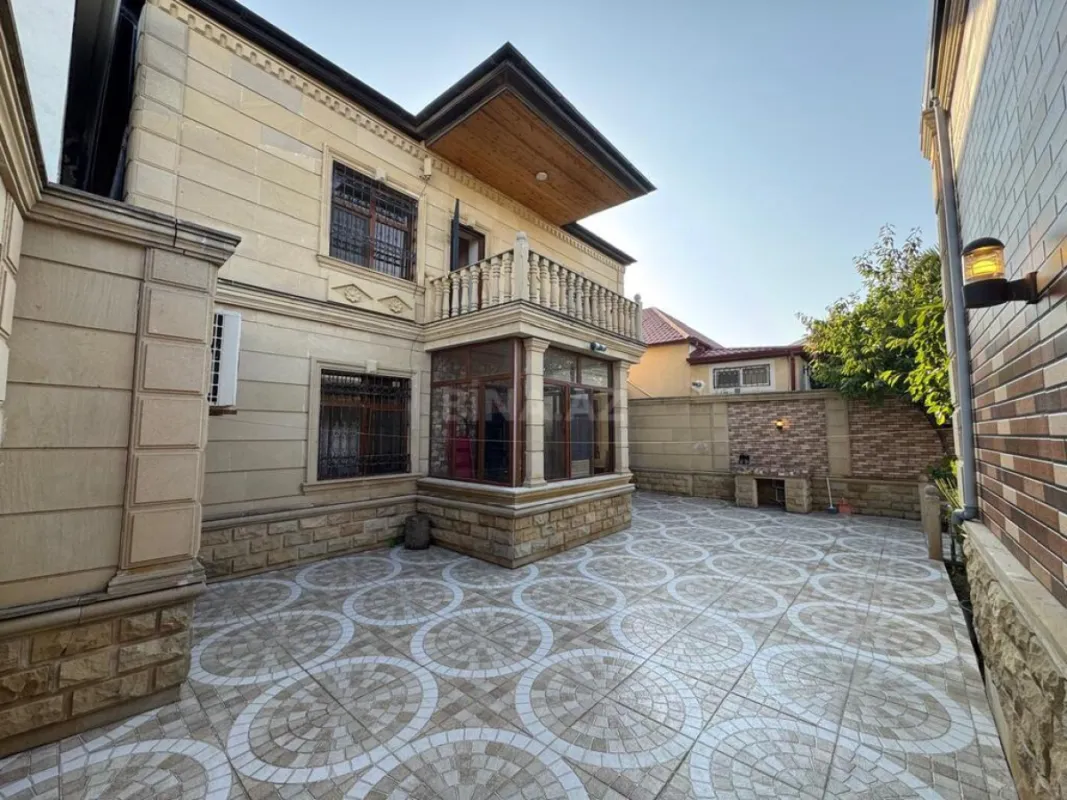 Satılır 5 otaqlı həyət evi 240 m²
