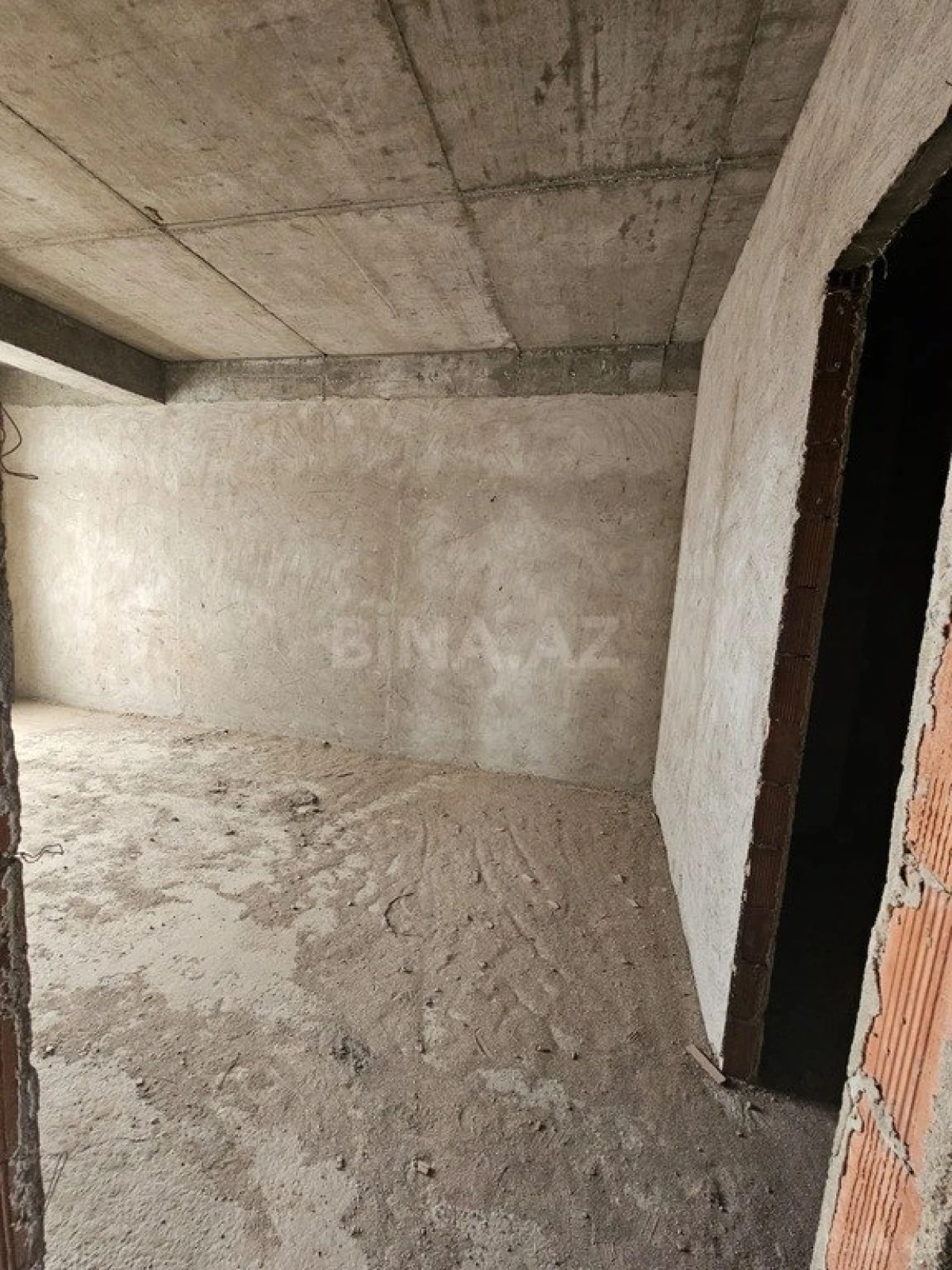 Satılır 4 otaqlı mənzil 162 m²