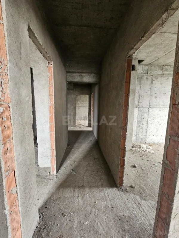 Satılır 4 otaqlı mənzil 162 m²