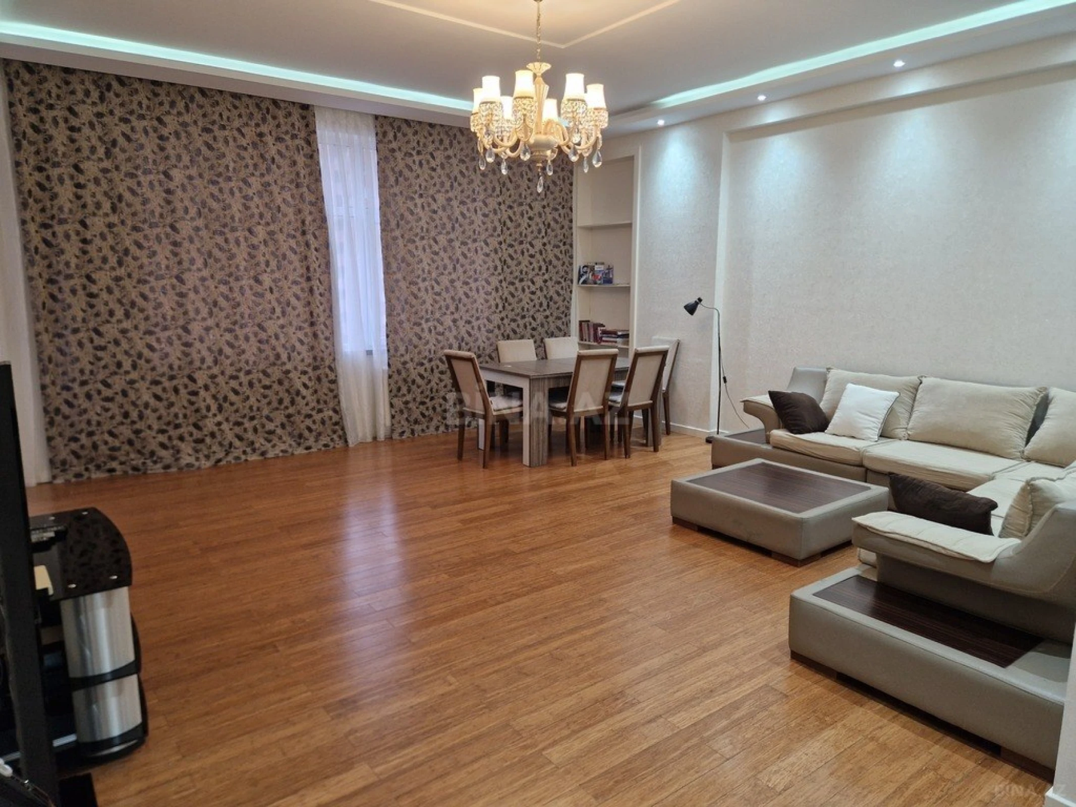Kirayə verilir 4 otaqlı mənzil 180 m²