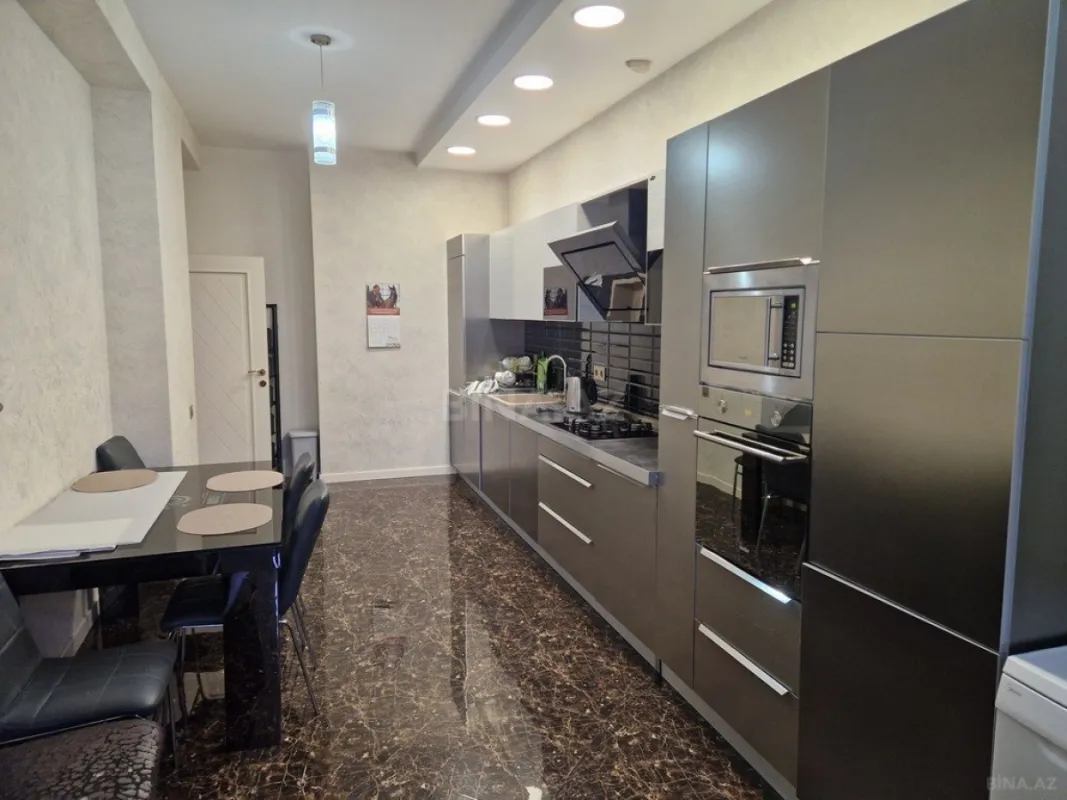 Kirayə verilir 4 otaqlı mənzil 180 m²