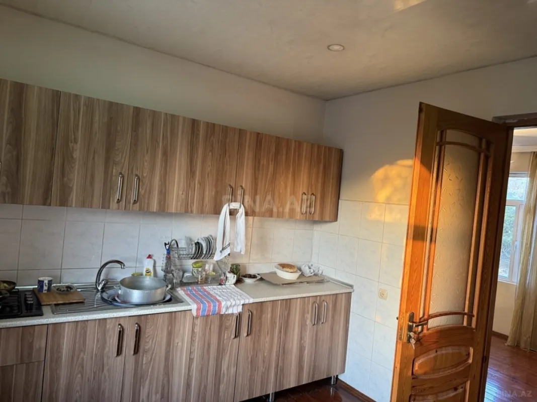 Satılır 4 otaqlı həyət evi 240 m²