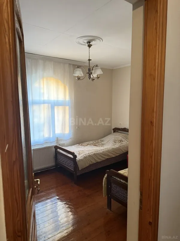 Satılır 4 otaqlı həyət evi 240 m²