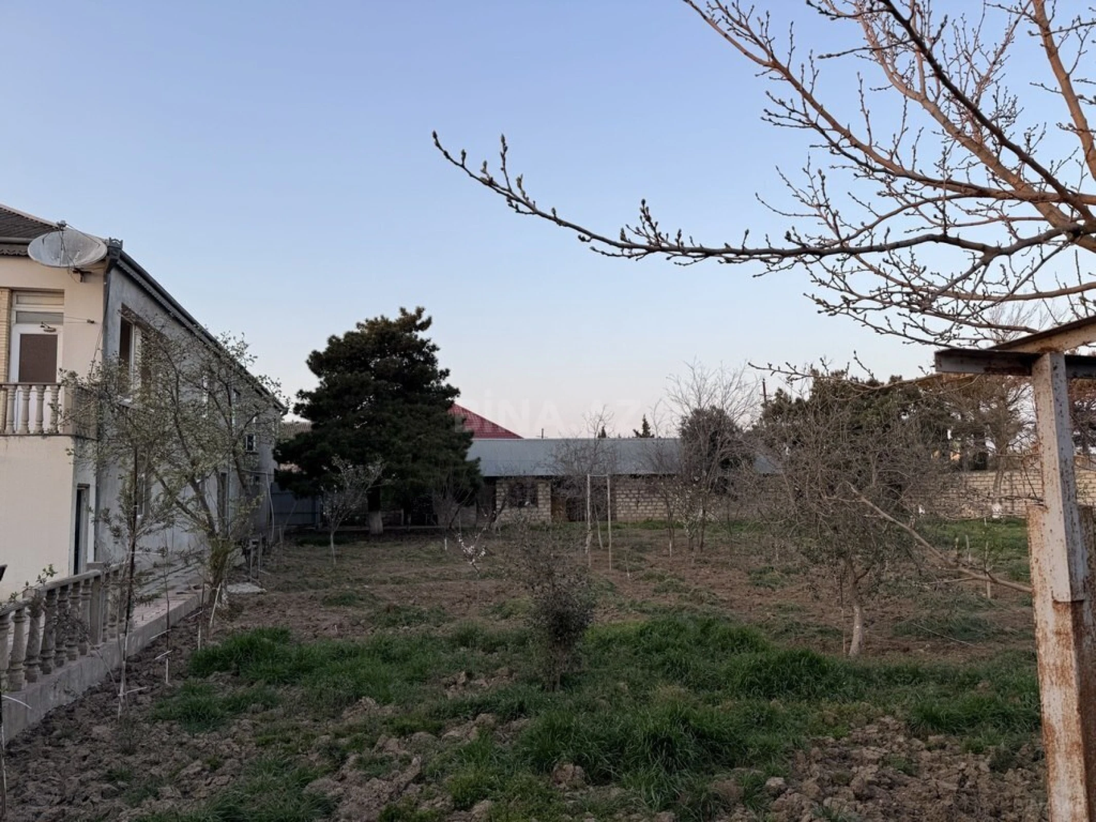 Satılır 4 otaqlı həyət evi 240 m²