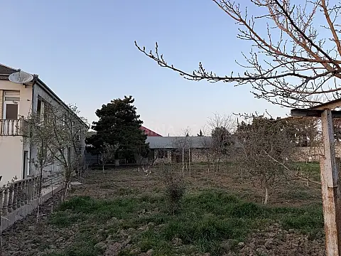 Satılır 4 otaqlı həyət evi 240 m²