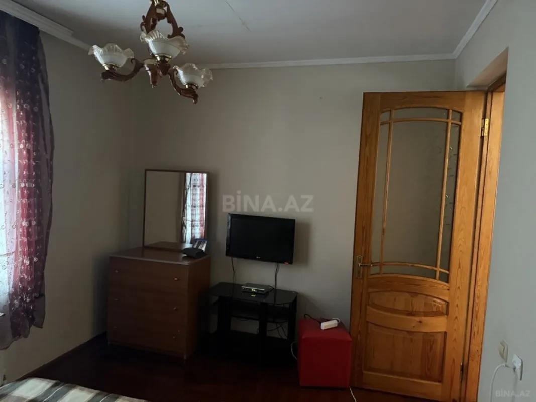 Satılır 4 otaqlı həyət evi 240 m²