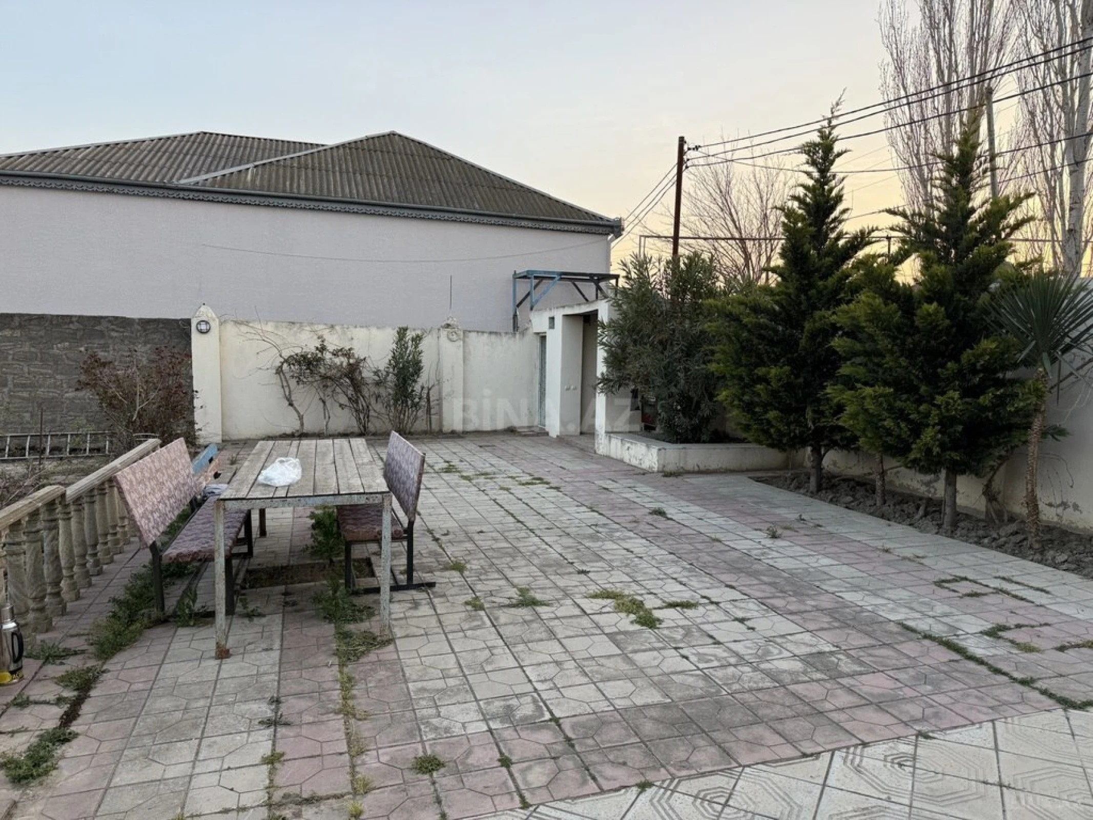 Satılır 4 otaqlı həyət evi 240 m²