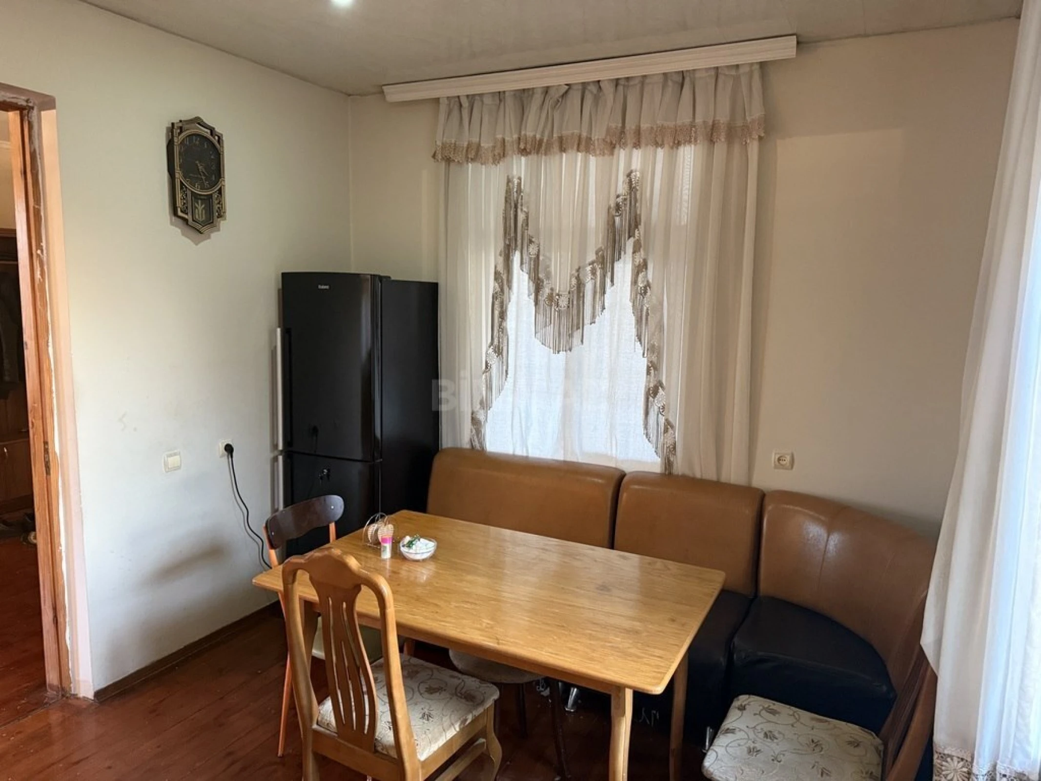 Satılır 4 otaqlı həyət evi 240 m²