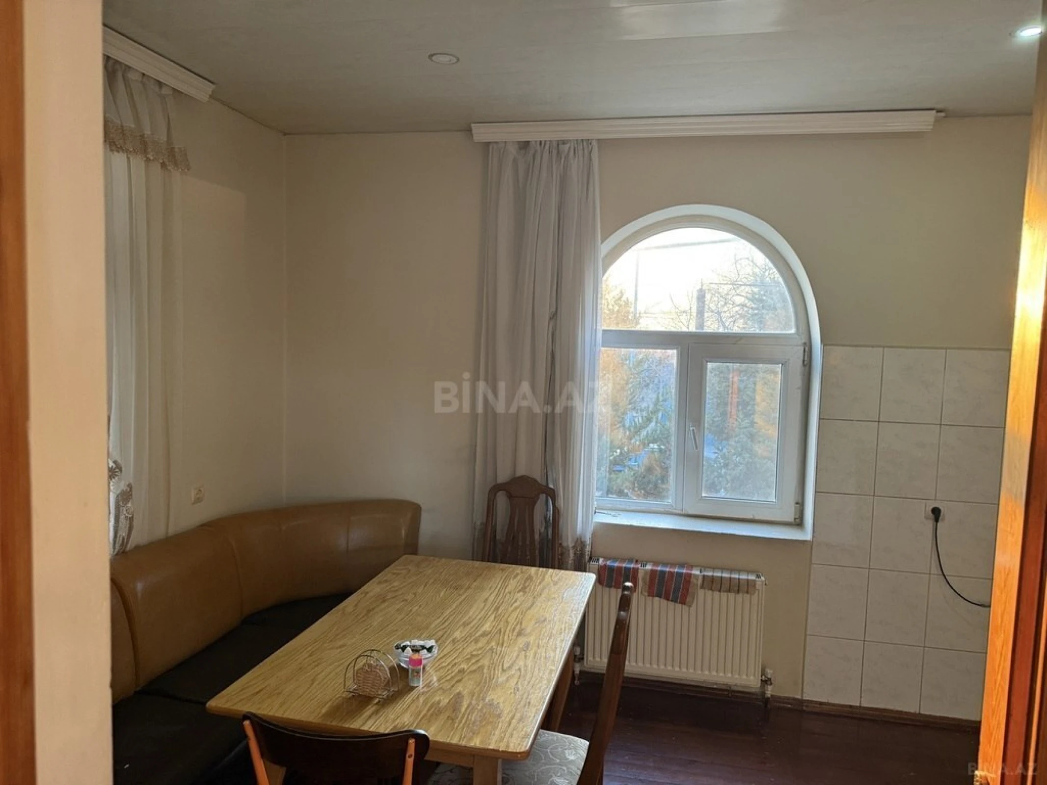 Satılır 4 otaqlı həyət evi 240 m²