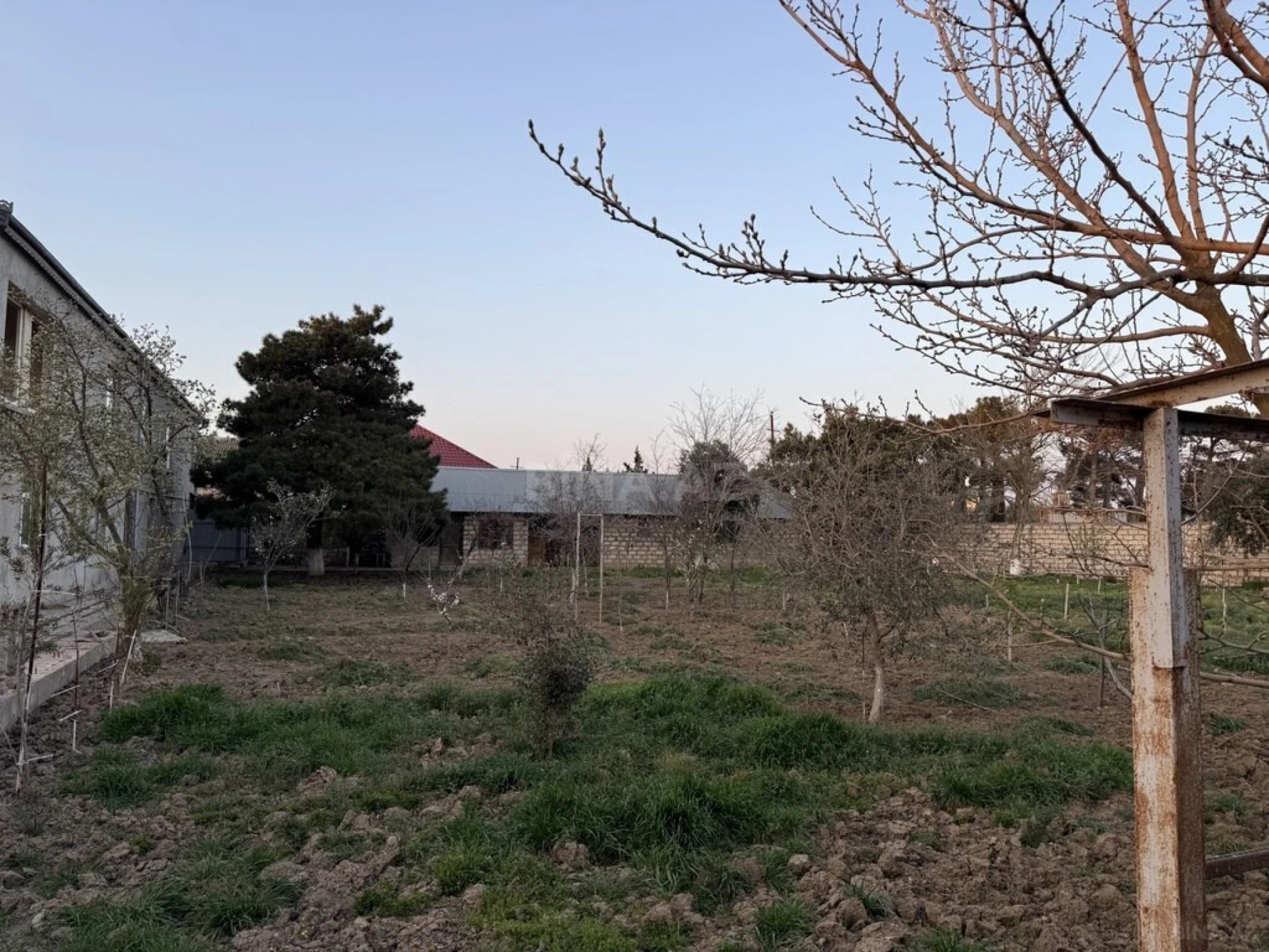 Satılır 4 otaqlı həyət evi 240 m²