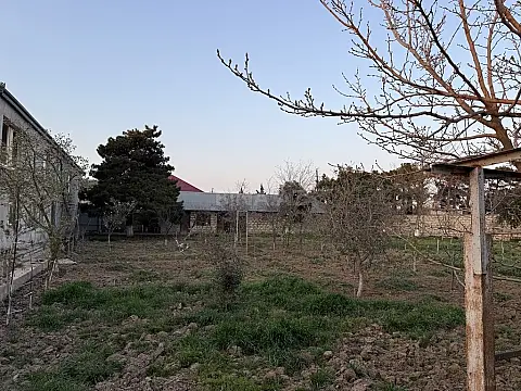 Satılır 4 otaqlı həyət evi 240 m²