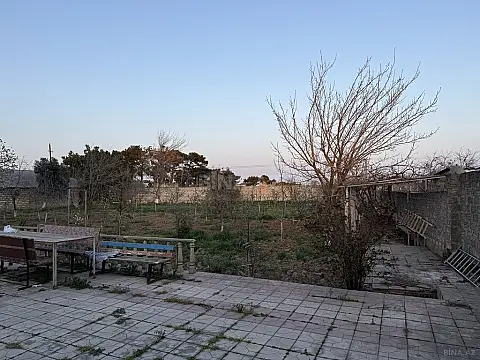Satılır 4 otaqlı həyət evi 240 m²