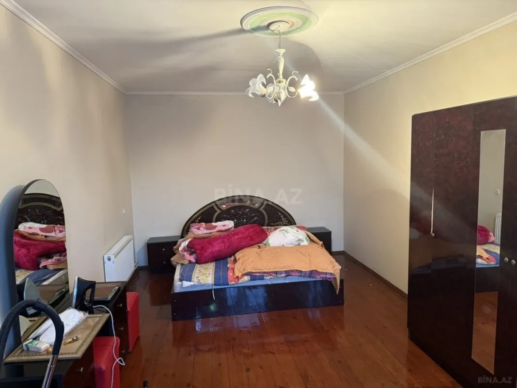 Satılır 4 otaqlı həyət evi 240 m²