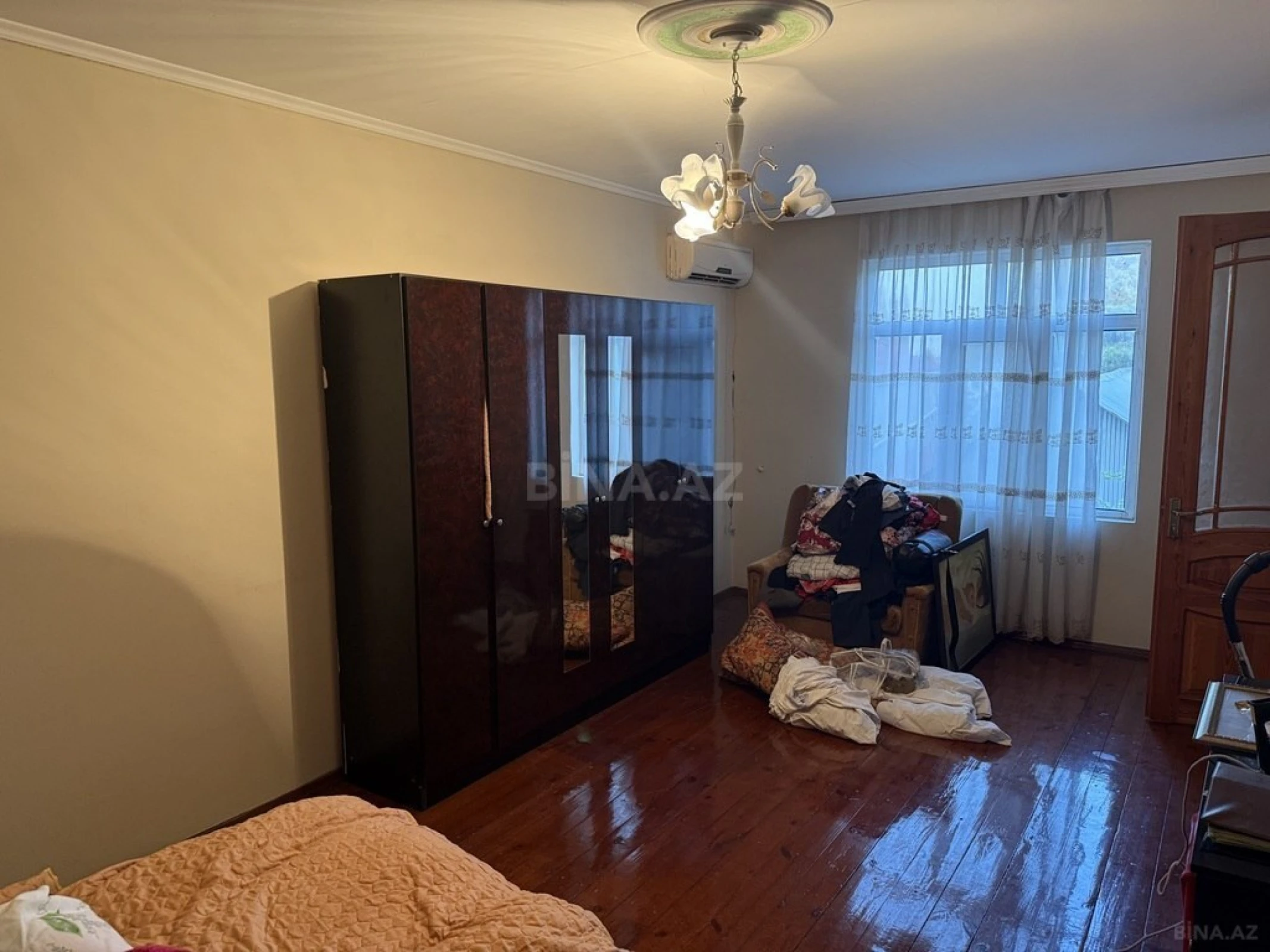 Satılır 4 otaqlı həyət evi 240 m²