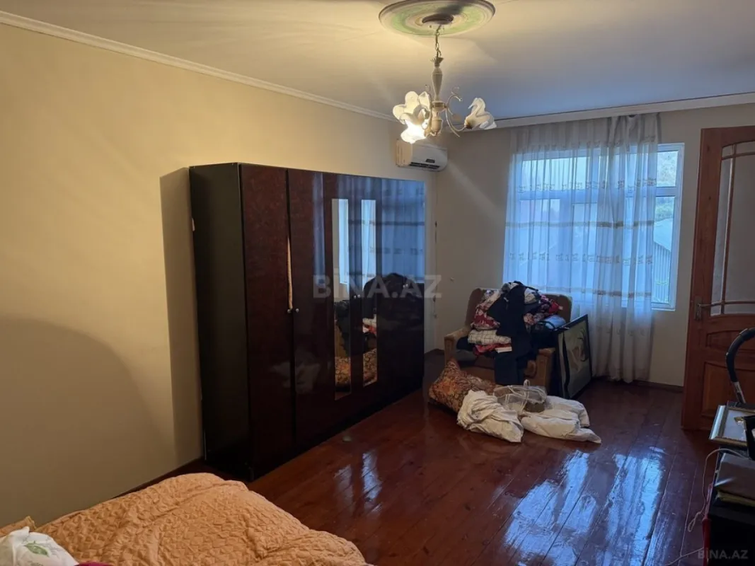 Satılır 4 otaqlı həyət evi 240 m²