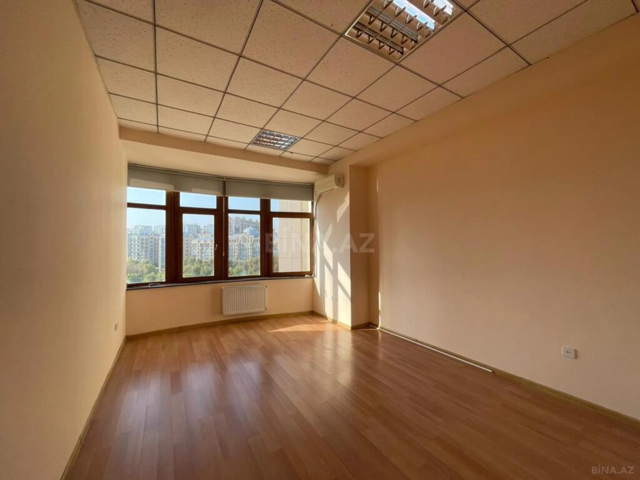 Kirayə verilir 4 otaqlı ofis 250 m²