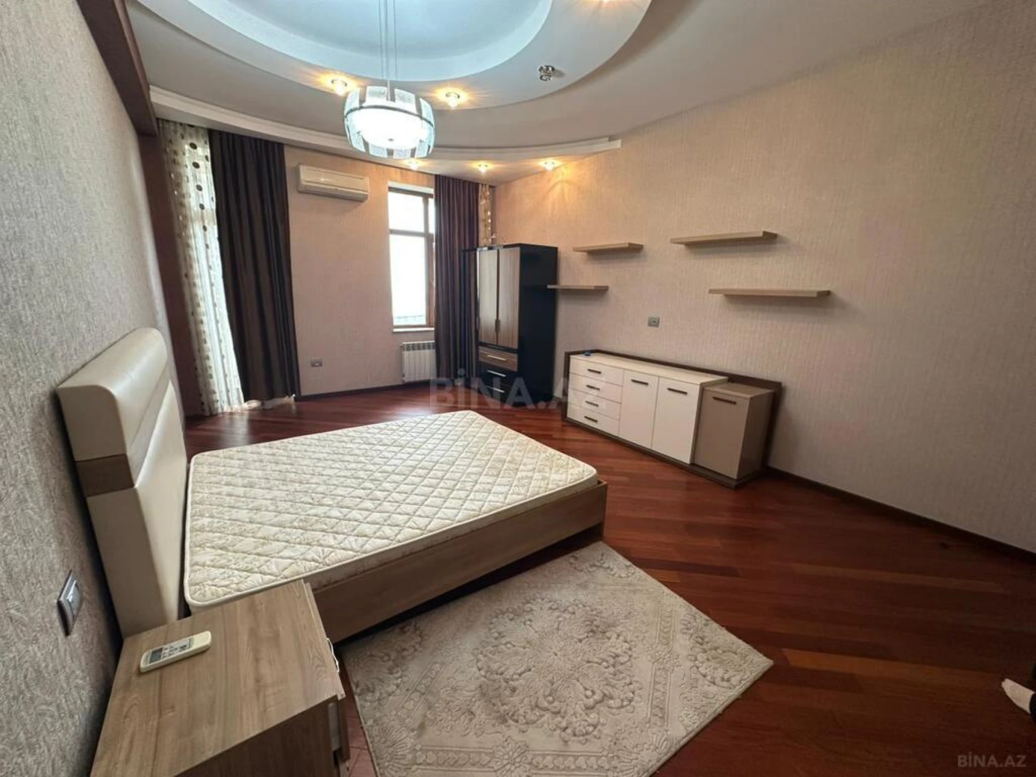 Kirayə verilir 4 otaqlı mənzil 215 m²
