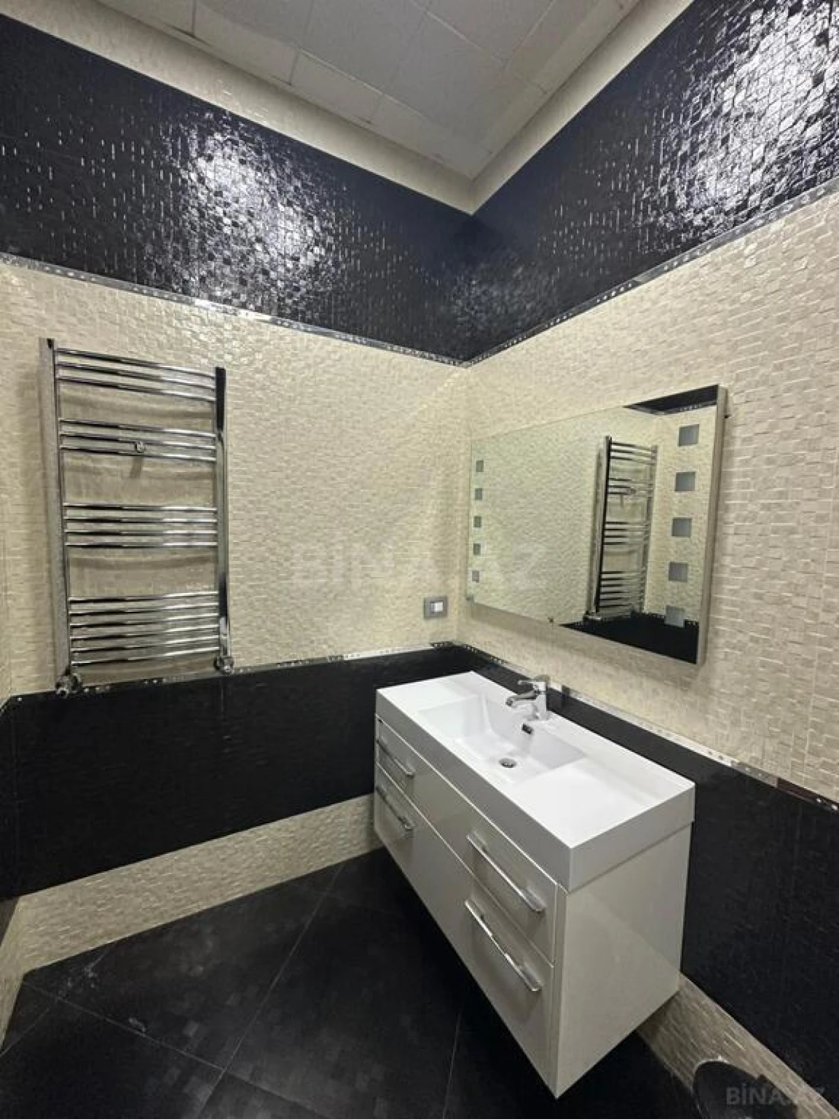 Kirayə verilir 4 otaqlı mənzil 215 m²