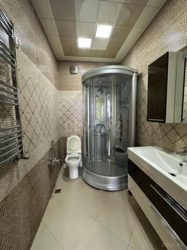 Kirayə verilir 4 otaqlı mənzil 215 m²