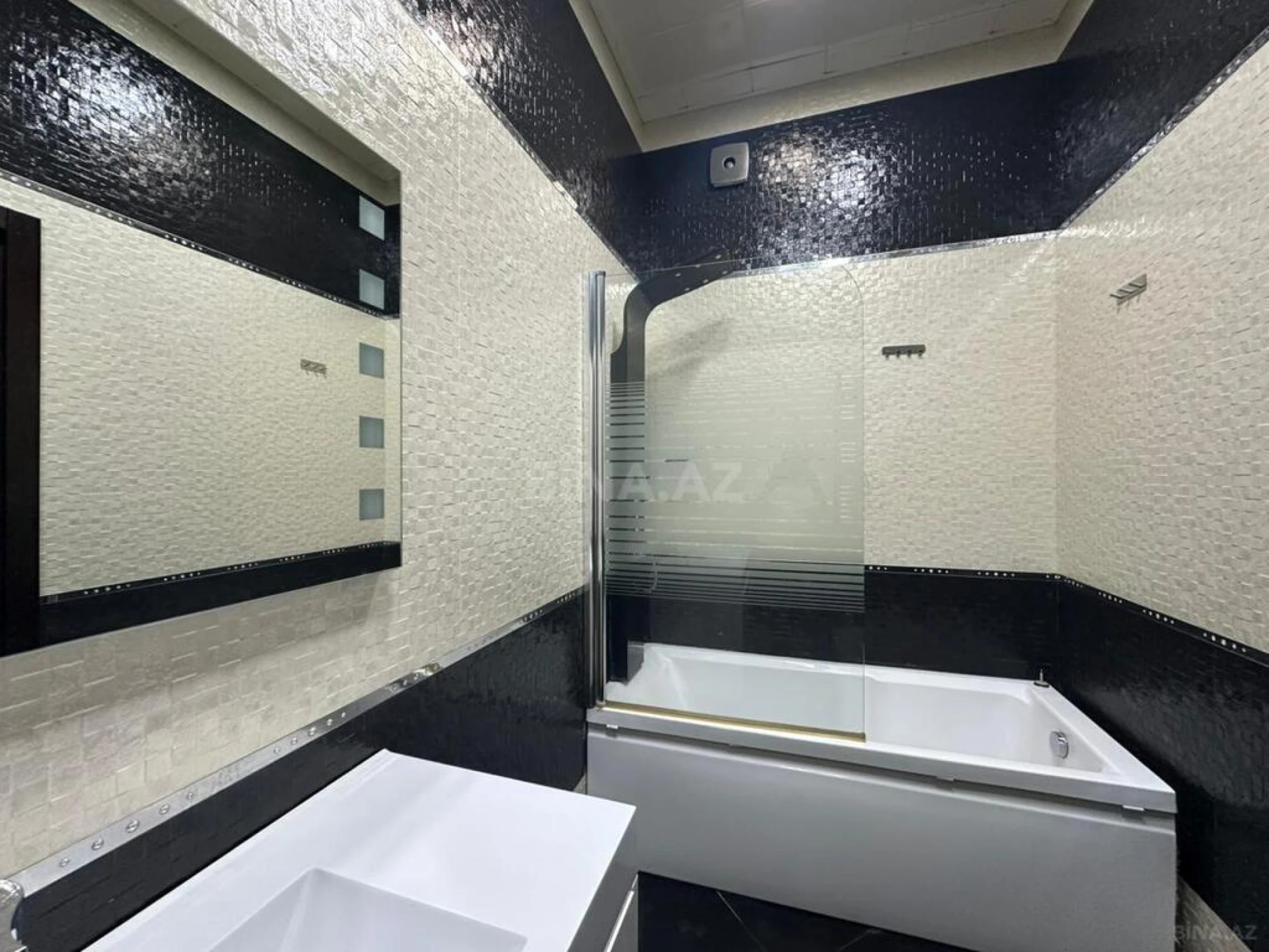 Kirayə verilir 4 otaqlı mənzil 215 m²