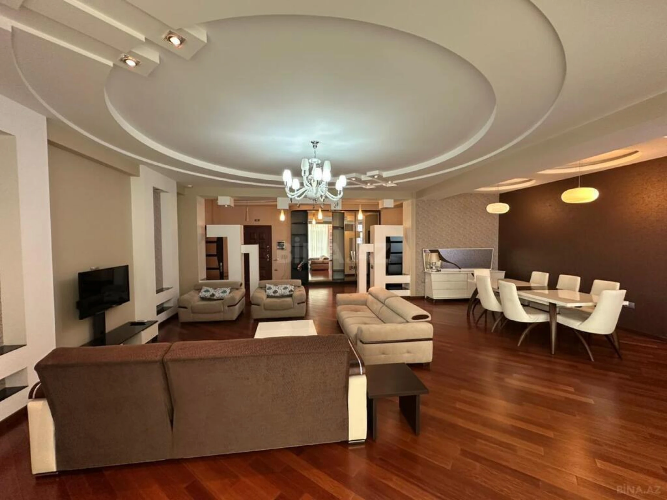 Kirayə verilir 4 otaqlı mənzil 215 m²