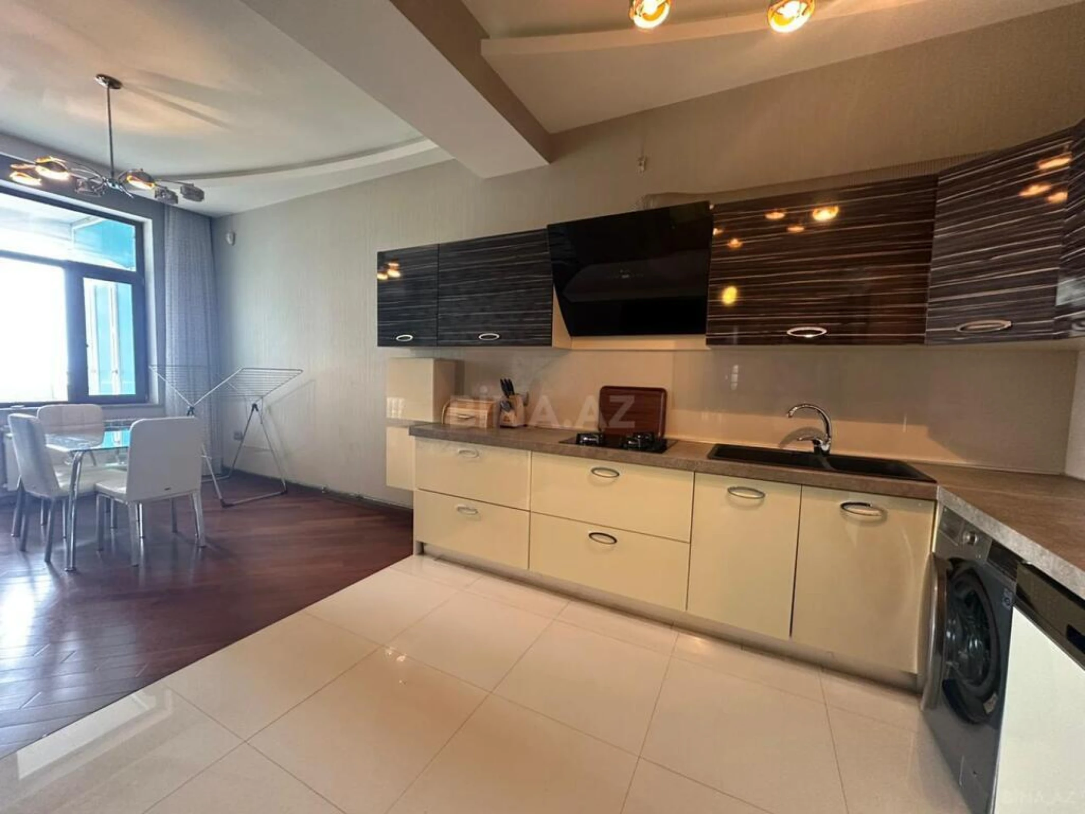 Kirayə verilir 4 otaqlı mənzil 215 m²