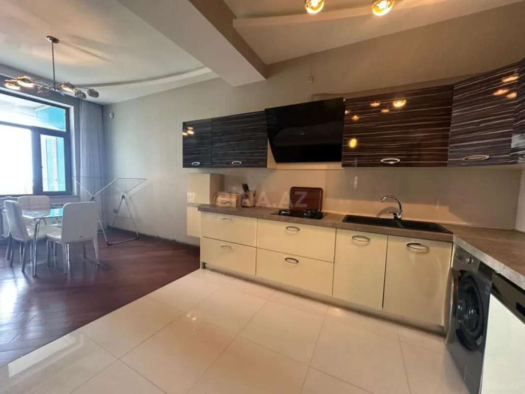 Kirayə verilir 4 otaqlı mənzil 215 m²