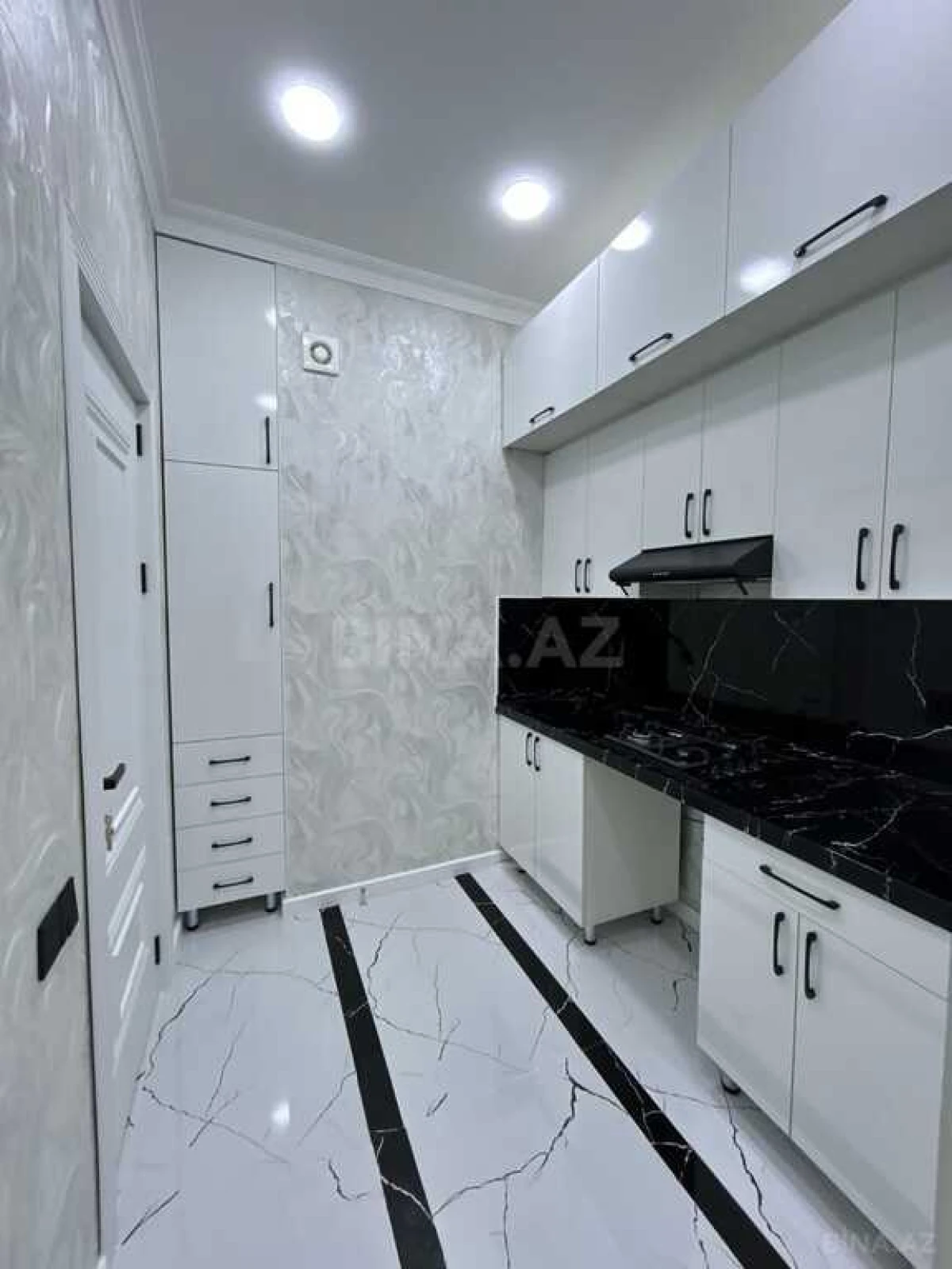 Satılır 2 otaqlı mənzil 74 m²