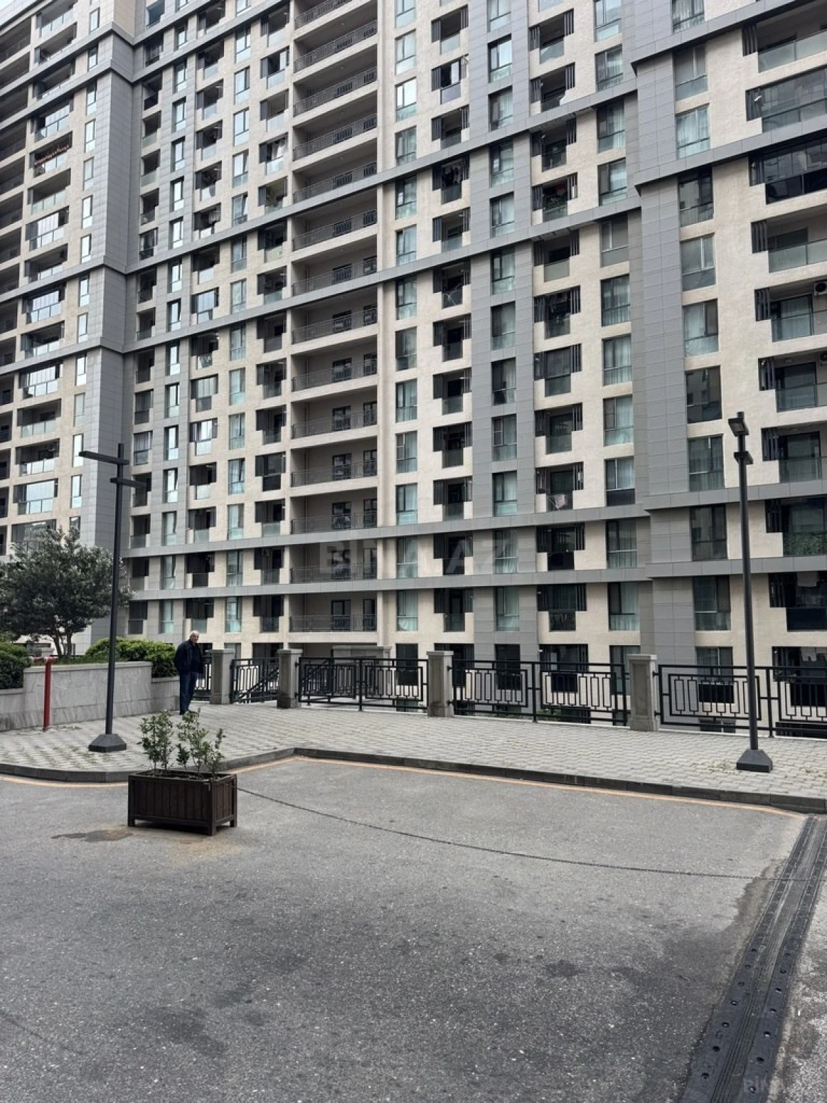 Satılır 2 otaqlı mənzil 108 m²