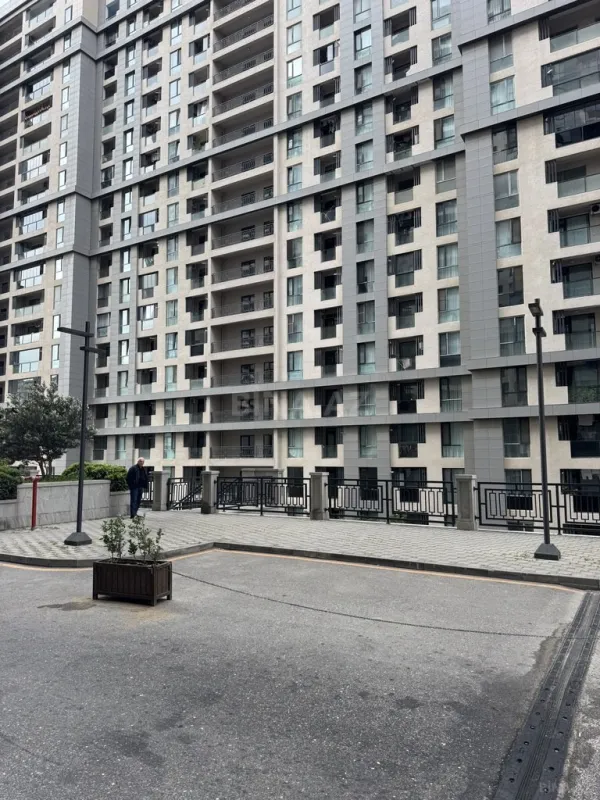 Satılır 2 otaqlı mənzil 108 m²