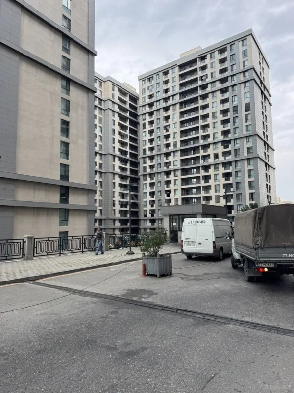 Satılır 2 otaqlı mənzil 108 m²