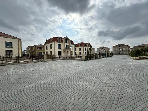 Satılır 8 otaqlı həyət evi 345 m²
