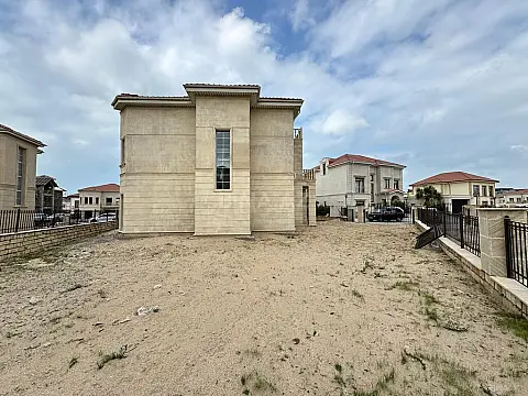 Satılır 8 otaqlı həyət evi 345 m²