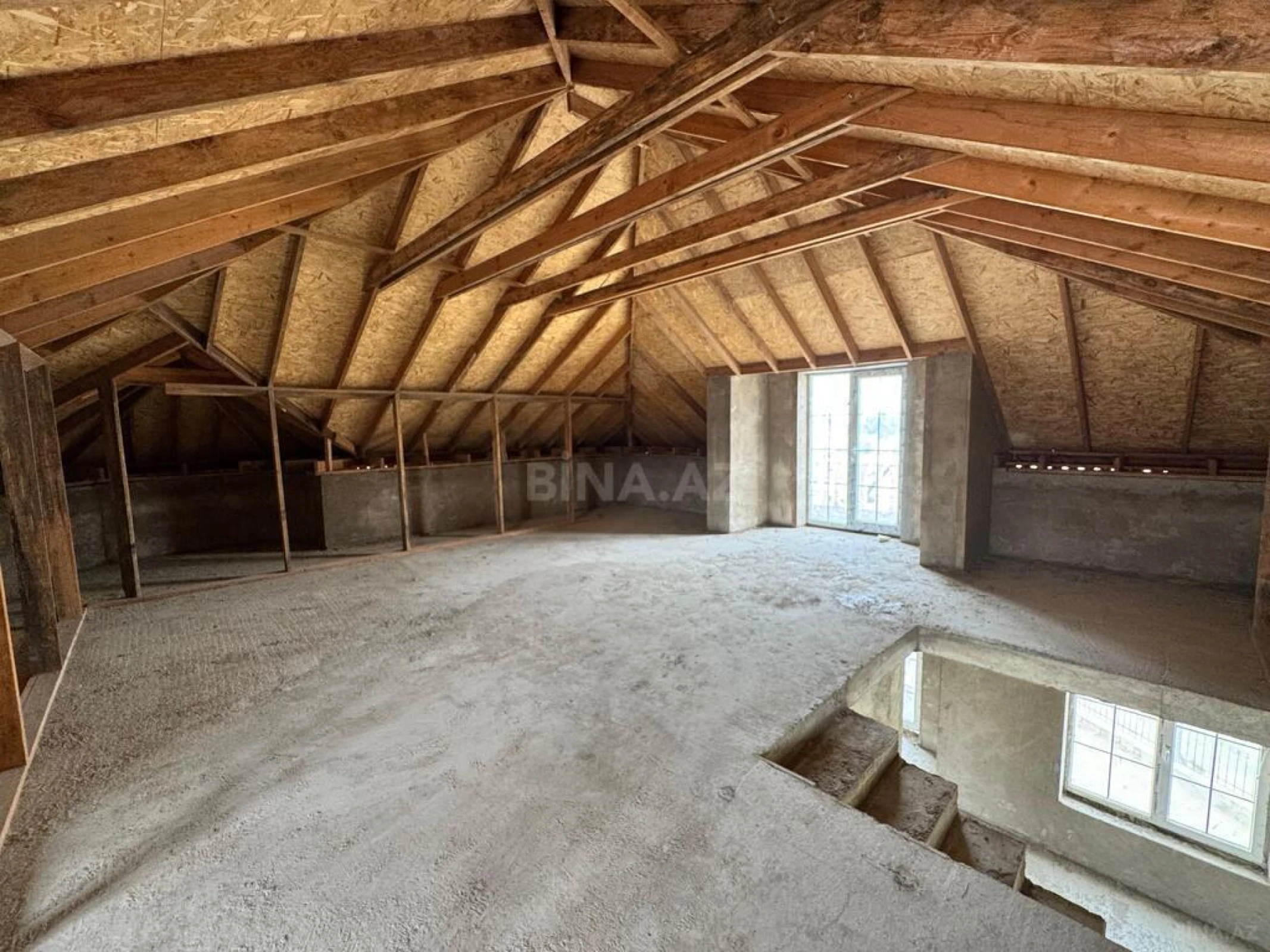 Satılır 8 otaqlı həyət evi 345 m²