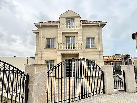 Satılır 8 otaqlı həyət evi 345 m²
