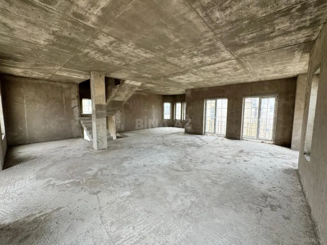 Satılır 8 otaqlı həyət evi 345 m²