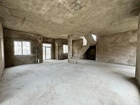 Satılır 8 otaqlı həyət evi 345 m²